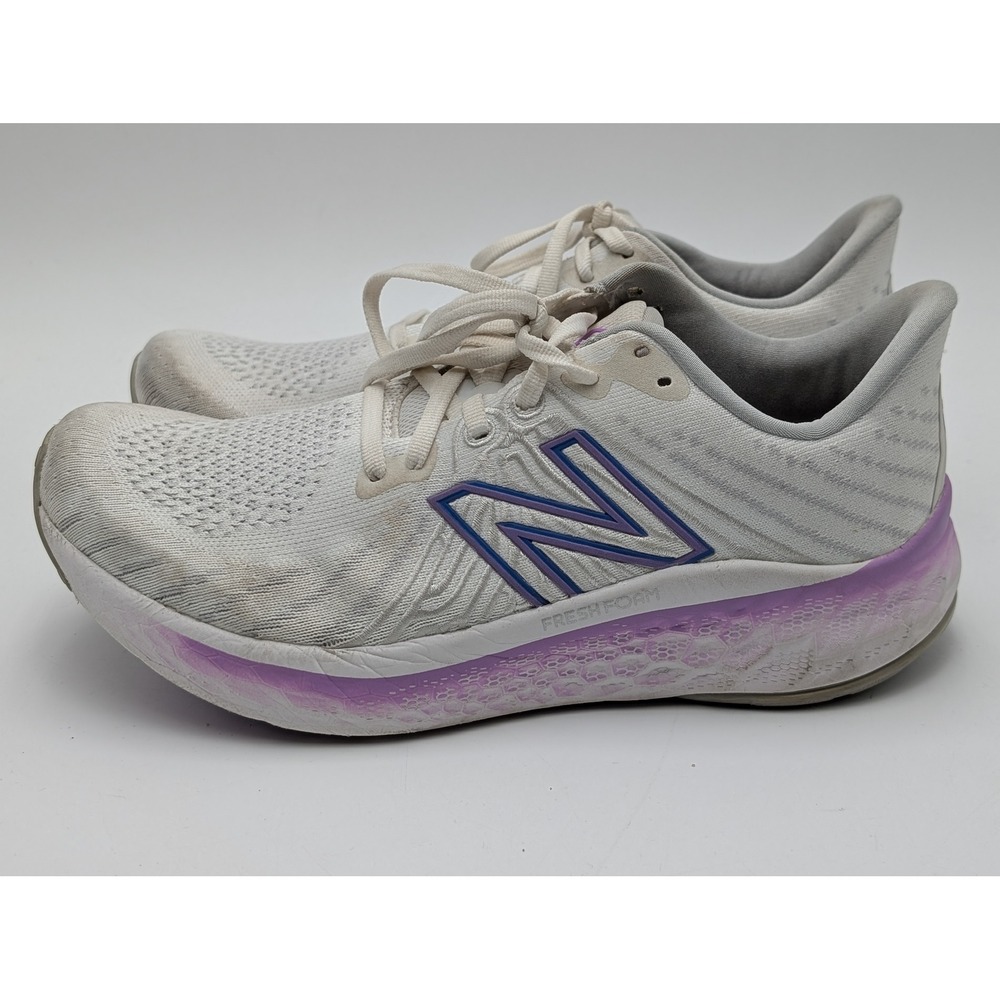 New Balance Running Shoes Womens 9 White Fresh Foam Vongo v5 WVNGONE5 Stability